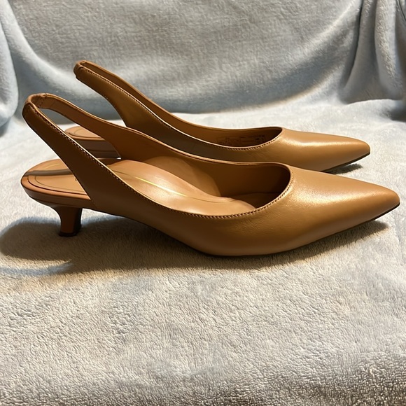 Vionic Ladies Sandals 6.5 Tan Kitten Heel Pointy Toe NWOT - Picture 3 of 7